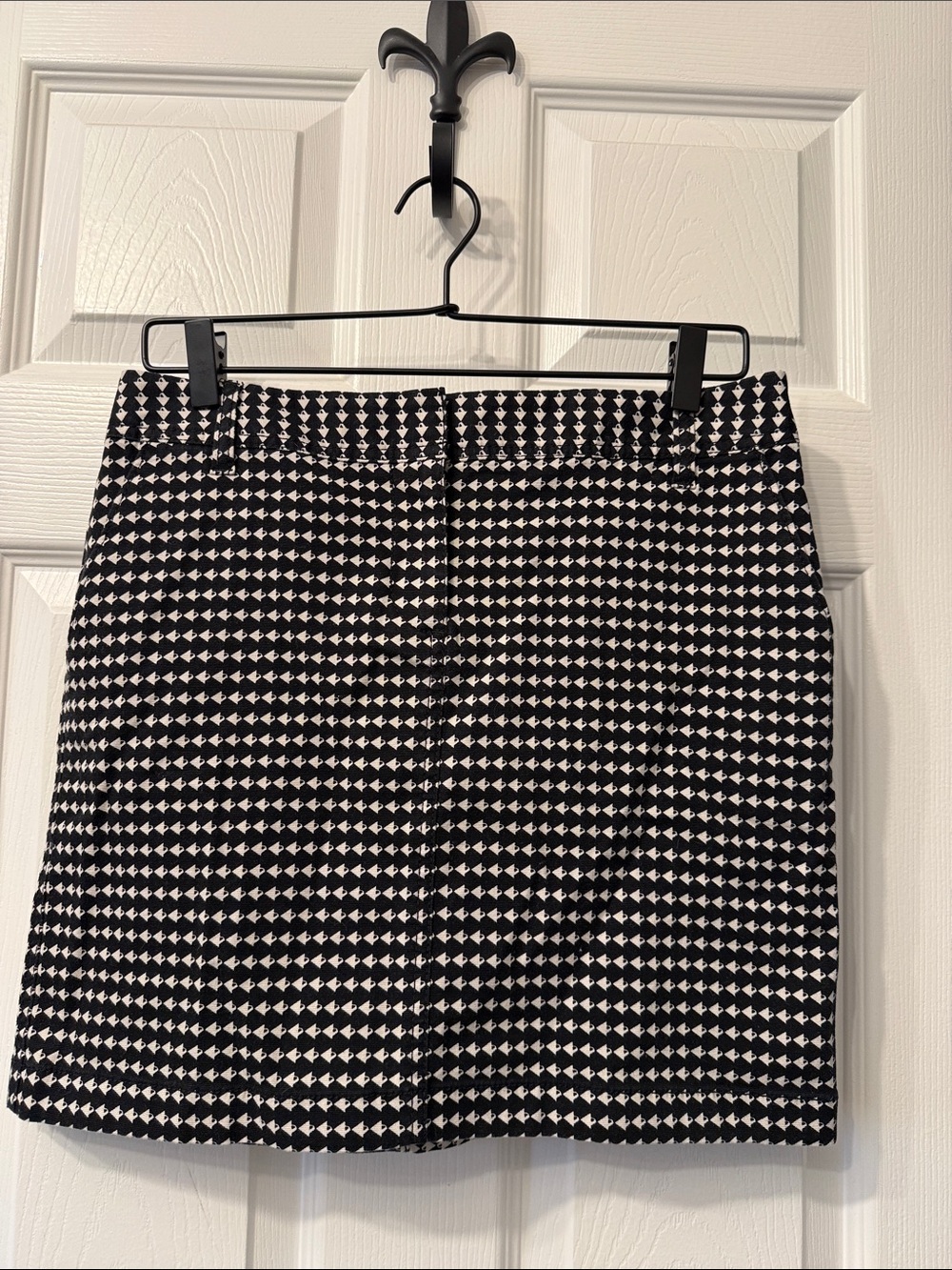 LOFT Black and White Geometric Mini Skirt